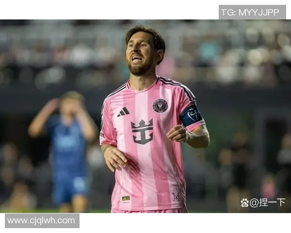 足球传奇人物聚焦：从梅西到C罗，探索全球球星的光辉轨迹与未来挑战